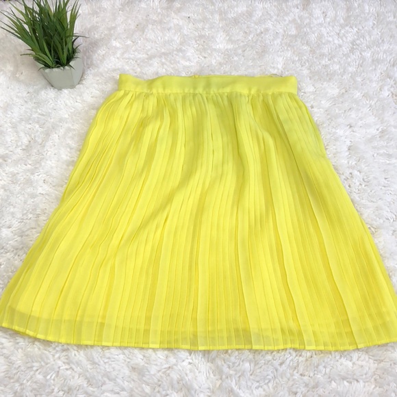Mango Dresses & Skirts - Mango pleated bright sunny yellow skirt